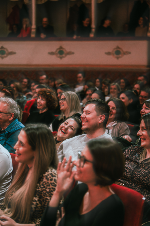Šibenčani plakali od smijeha uz Marka Dejanovića i fore o ‘braku, djeci i povremenom seksu’