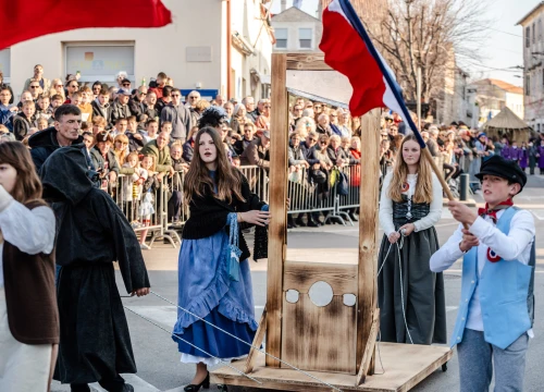 Fotografija 2 - Murterini molili za predbračnu čistoću, u kokošinjcu izbila pobuna, a Let 3 napravio spektakl