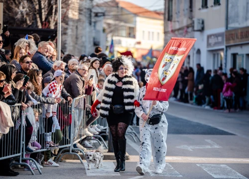 Fotografija 5 - Murterini molili za predbračnu čistoću, u kokošinjcu izbila pobuna, a Let 3 napravio spektakl