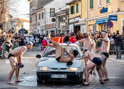 Fotografija 6 - Murterini molili za predbračnu čistoću, u kokošinjcu izbila pobuna, a Let 3 napravio spektakl
