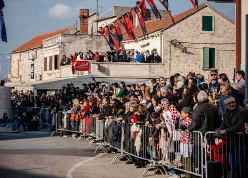 Fotografija 16 - Murterini molili za predbračnu čistoću, u kokošinjcu izbila pobuna, a Let 3 napravio spektakl