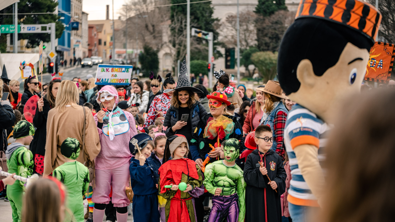 Maškare na Poljani: Đir preko grada pa svi na krafne!