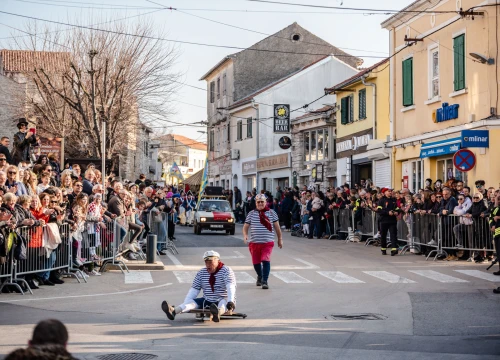 Fotografija 21 - Murterini molili za predbračnu čistoću, u kokošinjcu izbila pobuna, a Let 3 napravio spektakl