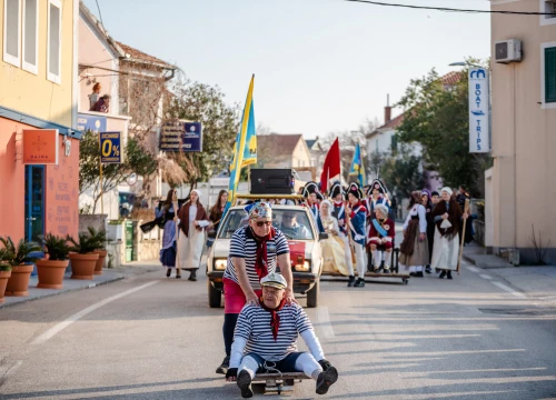 Fotografija 24 - Murterini molili za predbračnu čistoću, u kokošinjcu izbila pobuna, a Let 3 napravio spektakl