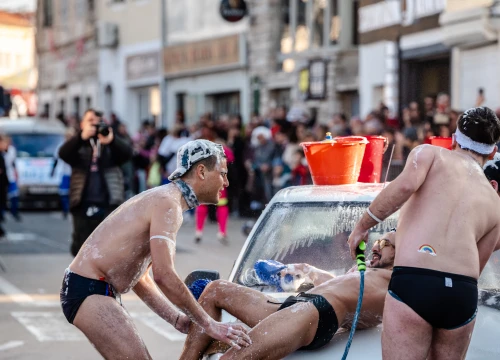 Fotografija 29 - Murterini molili za predbračnu čistoću, u kokošinjcu izbila pobuna, a Let 3 napravio spektakl