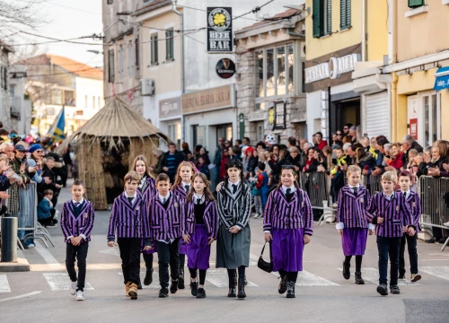 Fotografija 32 - Murterini molili za predbračnu čistoću, u kokošinjcu izbila pobuna, a Let 3 napravio spektakl