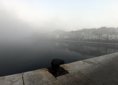 Fotografija 2 - Magla jutros prekrila Šibenik, prizori s rive su kao iz filma