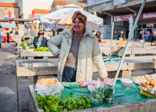 Fotografija 7 - Jutros se na šibenskoj pijaci jasno vidjelo da je petak: Peškarija puna, na zelenom dijelu pustoš