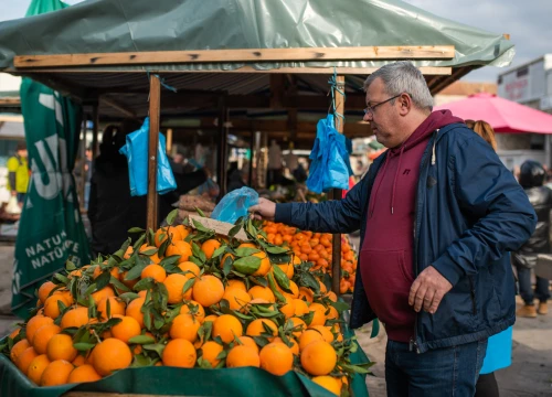 Fotografija 13 - Jutros se na šibenskoj pijaci jasno vidjelo da je petak: Peškarija puna, na zelenom dijelu pustoš