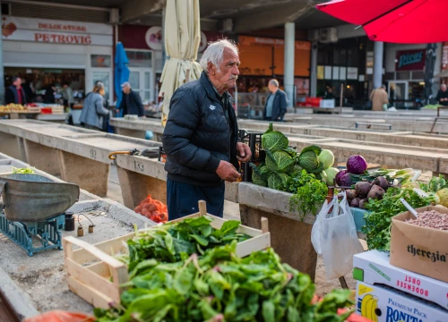 Fotografija 22 - Jutros se na šibenskoj pijaci jasno vidjelo da je petak: Peškarija puna, na zelenom dijelu pustoš