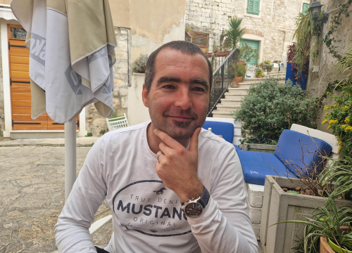 Šibenčanin Zvonko Bumber objavio roman posvećen uhljebima i svima koji to žele postati: 'Nije autobiografski!'