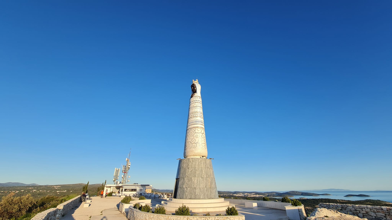 Jedna dobra, jedna loša vijest iz Primoštena: Na vidikovcu Gospe od Loreta novi parking, s njega ukraden bakar