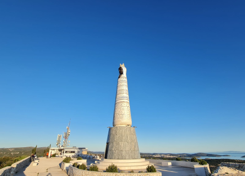 Fotografija 2 - Jedna dobra, jedna loša vijest iz Primoštena: Na vidikovcu Gospe od Loreta novi parking, s njega ukraden bakar