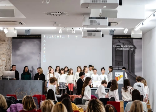 Fotografija 4 - Učenica OŠ Petra Krešimira IV. Helena Vidović osvojila prvo mjesto na Županijskom natjecanju u stop-animaciji
