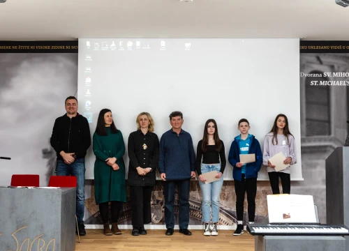 Fotografija 1 - Učenica OŠ Petra Krešimira IV. Helena Vidović osvojila prvo mjesto na Županijskom natjecanju u stop-animaciji