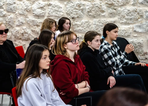 Fotografija 6 - Učenica OŠ Petra Krešimira IV. Helena Vidović osvojila prvo mjesto na Županijskom natjecanju u stop-animaciji