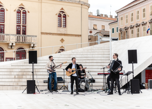 Fotografija 1 - U povodu Međunarodnog dana žena na Poljani prava zabava za Šibenčanke