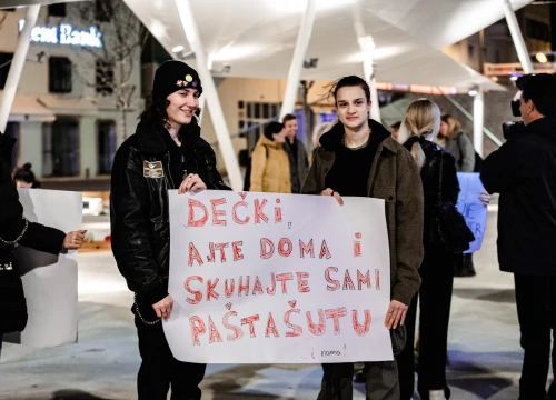 Fotografija 1 - Marš u Šibeniku u povodu Dana žena: 'Dali smo javne prostore pred bolnicama za javni linč žena'