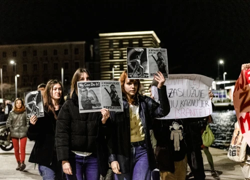 Fotografija 9 - Marš u Šibeniku u povodu Dana žena: 'Dali smo javne prostore pred bolnicama za javni linč žena'
