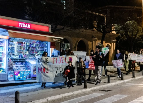 Fotografija 15 - Marš u Šibeniku u povodu Dana žena: 'Dali smo javne prostore pred bolnicama za javni linč žena'