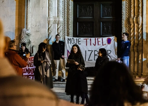 Fotografija 16 - Marš u Šibeniku u povodu Dana žena: 'Dali smo javne prostore pred bolnicama za javni linč žena'