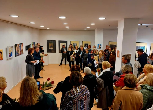 Fotografija 1 - Knjižnica Dan žena obilježila pjesničkom večeri za Vesnu Parun i izložbom 'Žena'