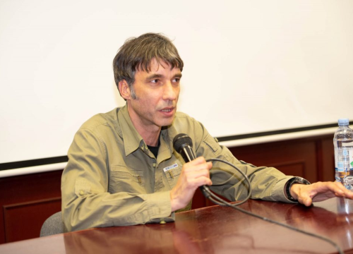 Krešimir Mišak Kninjanima održao predavanje o transhumanizmu