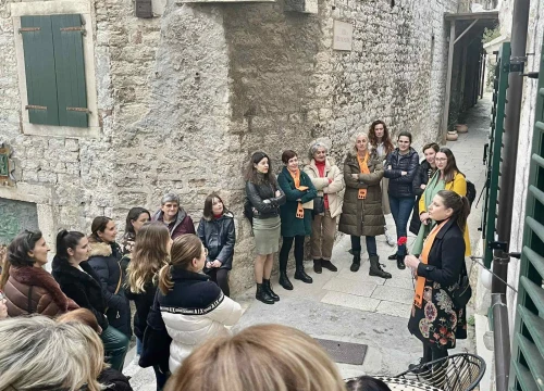 Fotografija 9 - Znate li tko su Anka Bulat, Ana Šare i Slavka Berović? Vodiči ispričali priče o važnim šibenskim curama