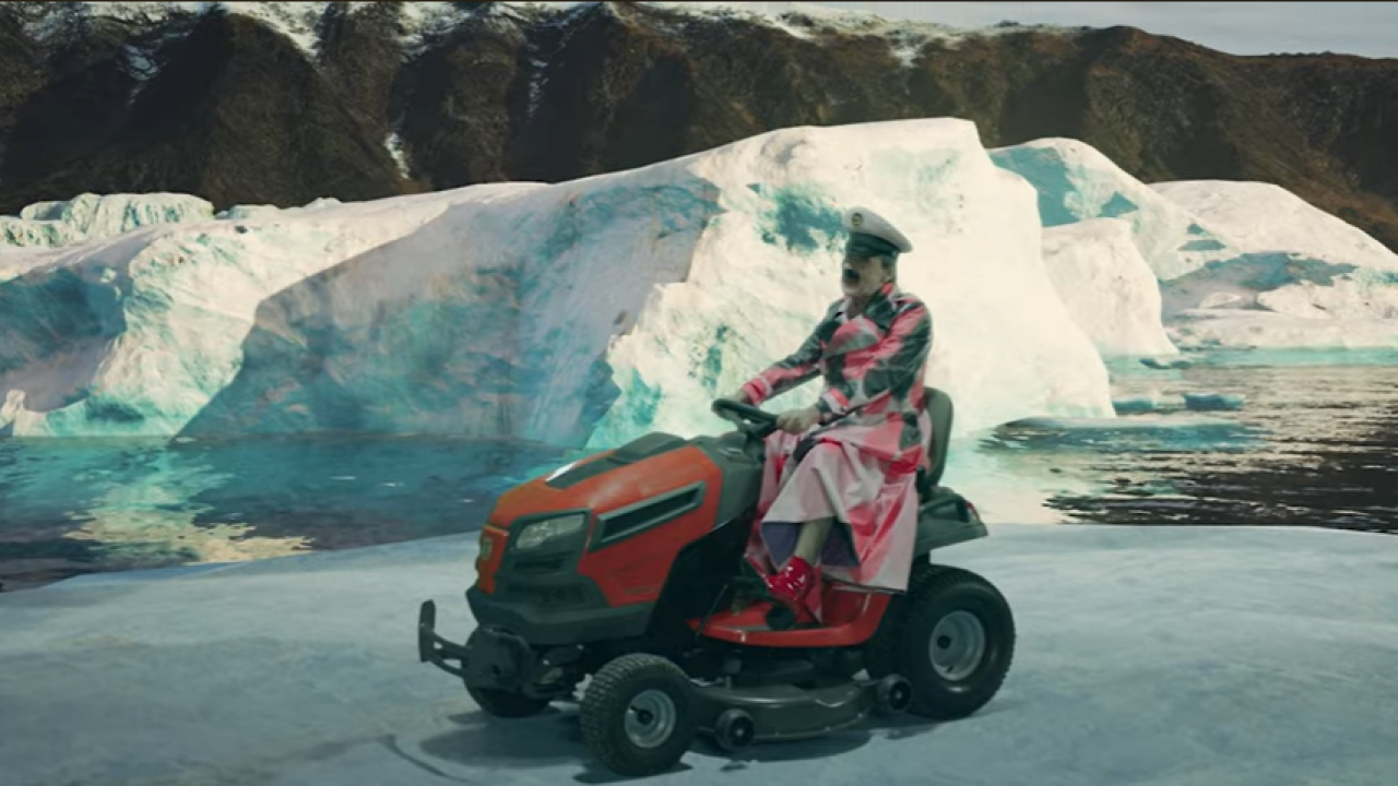 Ovo je spot za pjesmu Mama ŠČ