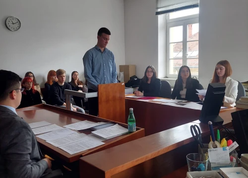 Fotografija 4 - Državna smotra simuliranih suđenja: 'Sutkinje pohvalile šibenske učenike, možda jednom postanu i suci'