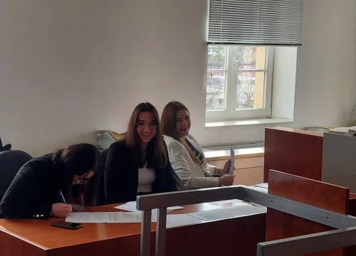 Fotografija 3 - Državna smotra simuliranih suđenja: 'Sutkinje pohvalile šibenske učenike, možda jednom postanu i suci'