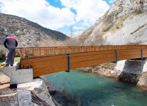 Postavljen pješački most preko Butižnice na Sastavcima u Kninu