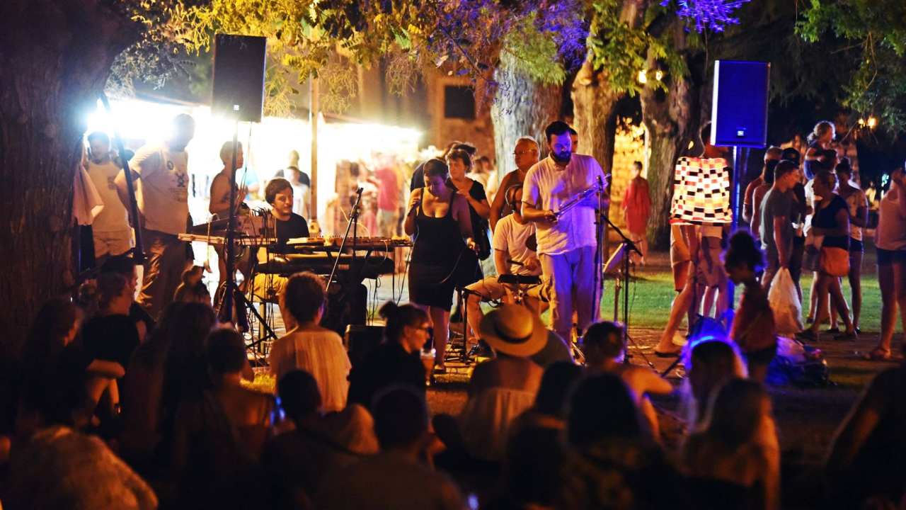 Azimut slavi 10 godina: Pogledajte što o klubu misle glazbenici, umjetnici, kvizaši, kreativci svih vrsta...