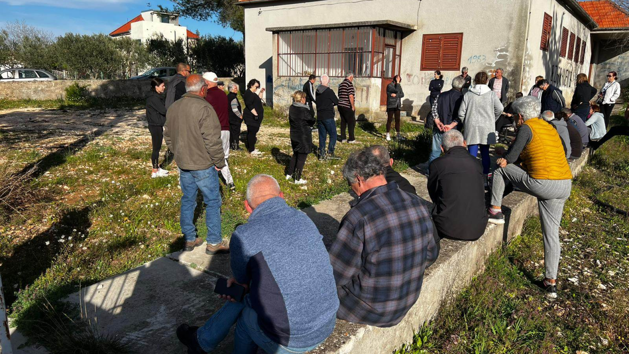 'Sindrom starih škola' kruži oko Šibenika: U nedjelju prosvjedovali i mještani Jadrtovca