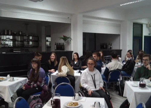 Fotografija 3 - Učenicima turističke škole predstavljen roman 'Posljednja stanica' Tomislava Bašića