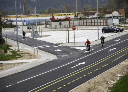 Završeni radovi na uređenju Cesarićeve obale u Kninu