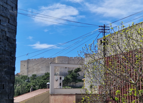 Fotografija 21 - Prodaje se prostrani stan na jedinstvenoj lokaciji u centru Šibenika!
