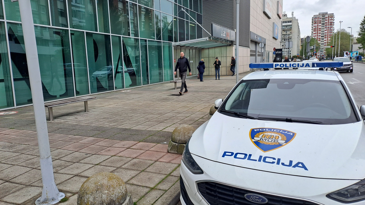 Dojava o bombi na četiri lokacije u Zagrebu, prostori evakuirani