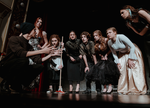 Fotografija 11 - Fenomenalna predstava dramskog studija Ivana Jelić: ‘Repertoar’ traži granicu umjetnosti i profita