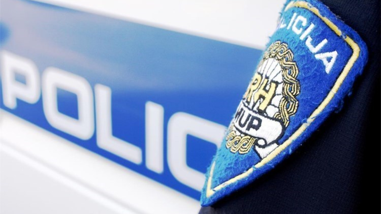 Lopovi u Šibeniku ukrali novac iz automobila, u Vodicama iz ugostiteljskog objekta