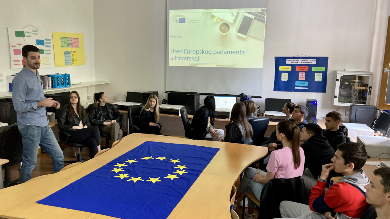 Predstavnik Europskog parlamenta u Hrvatskoj Marko Boko posjetio Srednju školu Ivana Meštrovića Drniš