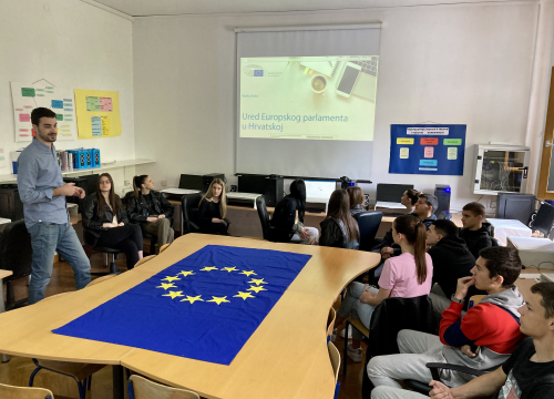 Predstavnik Europskog parlamenta u Hrvatskoj Marko Boko posjetio Srednju školu Ivana Meštrovića Drniš