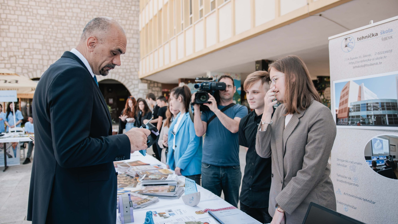 Učenici srednjih i osnovnih škola obilježavaju Dan Šibensko-kninske županije: 'Nadam se da ćete svi tu ostati'