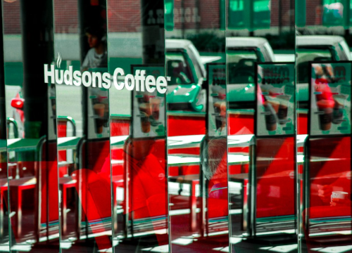 U knjižnici izložba Nikole Kalinića 'Gledati oko sebe'