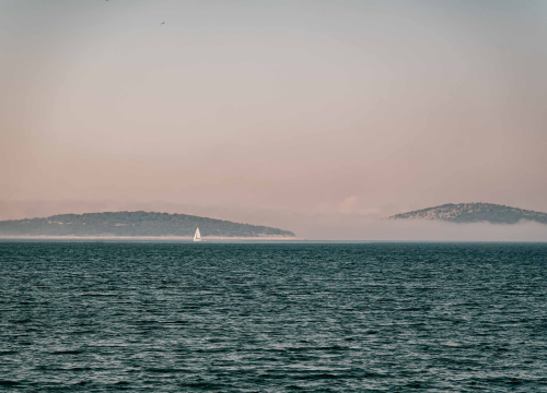 Fotografija 4 - Nestvarni prizori s Tijata: Obonjan i Zmajan ‘lebde’ nad morem prekrivenim maglom