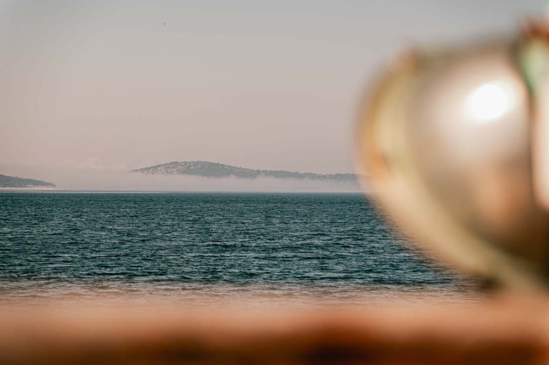 Nestvarni prizori s Tijata: Obonjan i Zmajan ‘lebde’ nad morem prekrivenim maglom