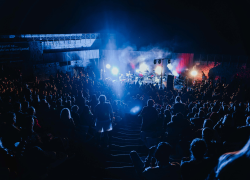 Sve što dosad znamo o sezoni na sv. Mihovilu: Od šibenskih do svjetskih zvijezda i sve ono između