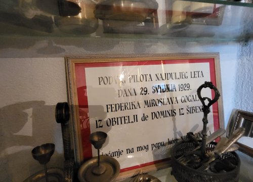 Fotografija 12 - Priča o 'najluđoj' šibenskoj obitelji: Od havajskog kralja i izopćenog nadbiskupa do gradonačelnika Šibenika i rekordera u letenju