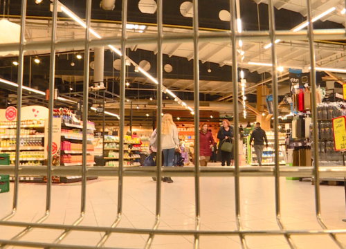 Ukoliko trebate u kupovinu, danas se nećete usrećiti osim na benzinskim pumpama