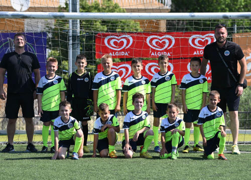 Mladi polaznici Škole nogometa Sebenico City četvrti na jakom Dalmatinko Cupu